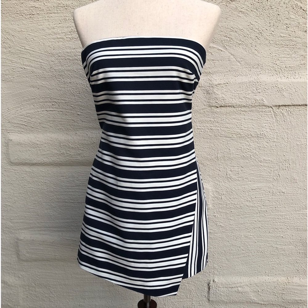 Zara Navy/White Strapless Striped Romper. Zipper in back. NWOT. Size- S